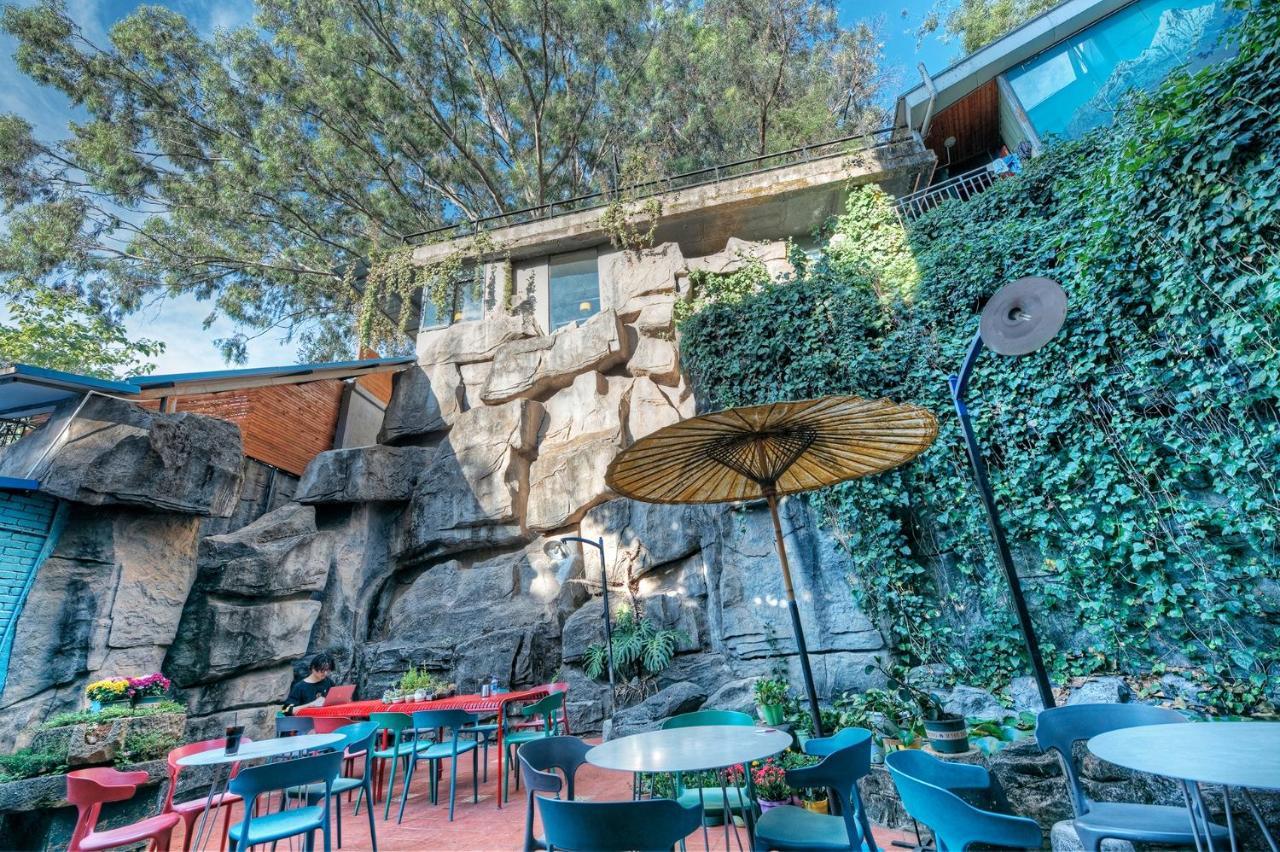 Kunming Upland International Youth Hostel Near The City Center ,2 Mins Walk To The Subway, 2 Mins Walk To The Green Lake, Close To Yuan Tong Temple, Old Street, Yunnan University, Convenient Payment And Visa Cards Are Accepted Exterior foto