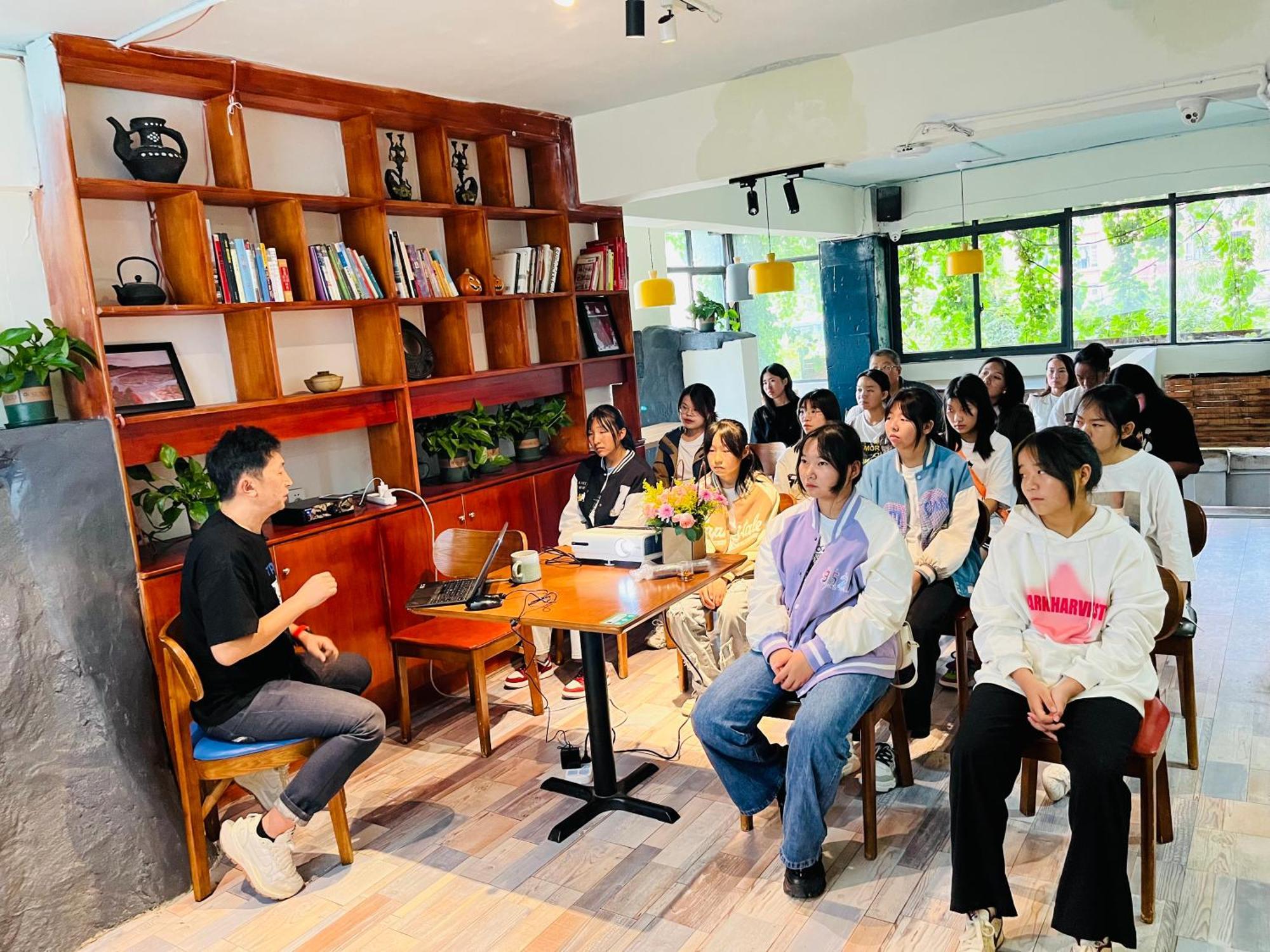 Kunming Upland International Youth Hostel Near The City Center ,2 Mins Walk To The Subway, 2 Mins Walk To The Green Lake, Close To Yuan Tong Temple, Old Street, Yunnan University, Convenient Payment And Visa Cards Are Accepted Exterior foto