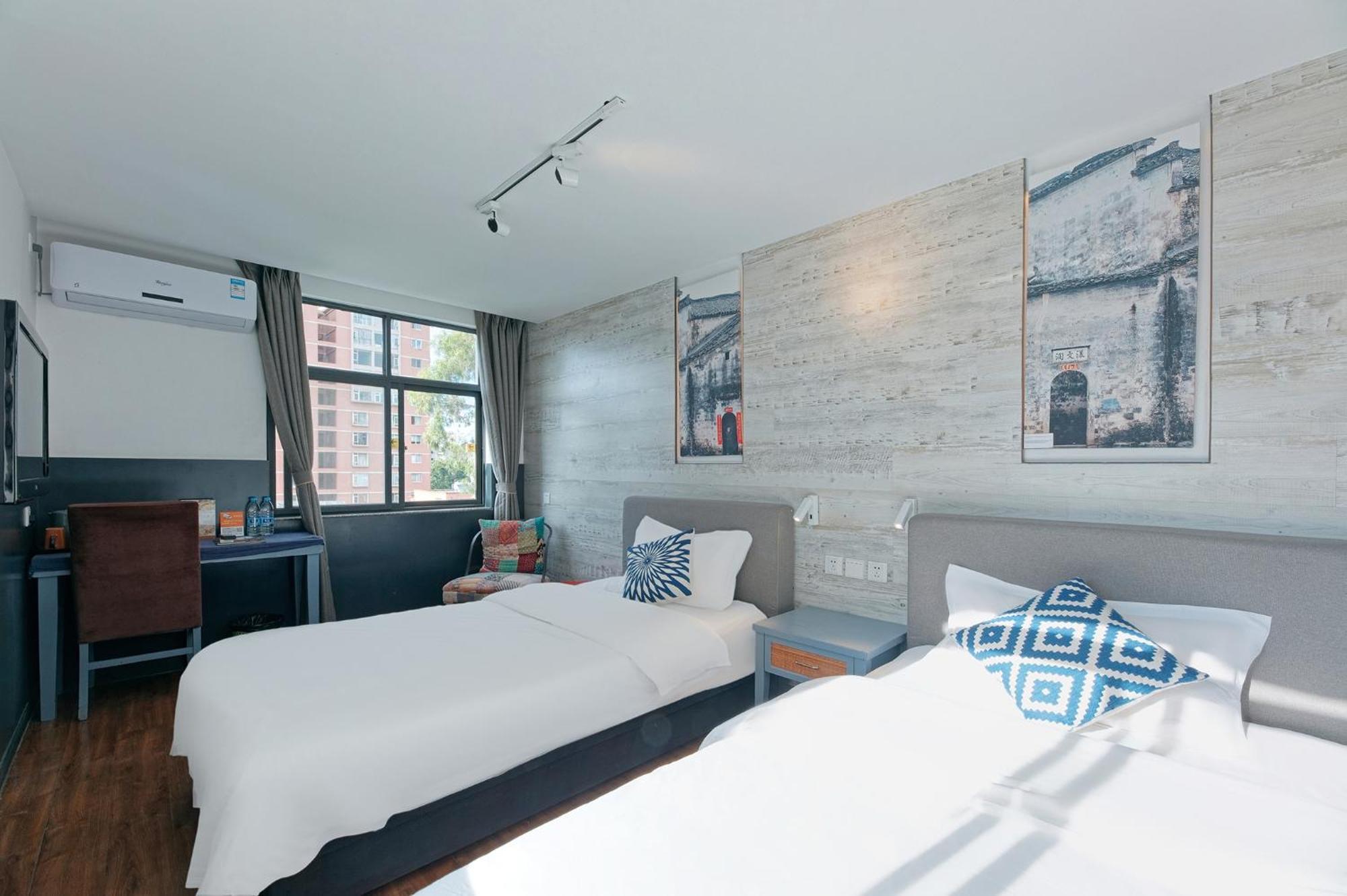 Kunming Upland International Youth Hostel Near The City Center ,2 Mins Walk To The Subway, 2 Mins Walk To The Green Lake, Close To Yuan Tong Temple, Old Street, Yunnan University, Convenient Payment And Visa Cards Are Accepted Exterior foto