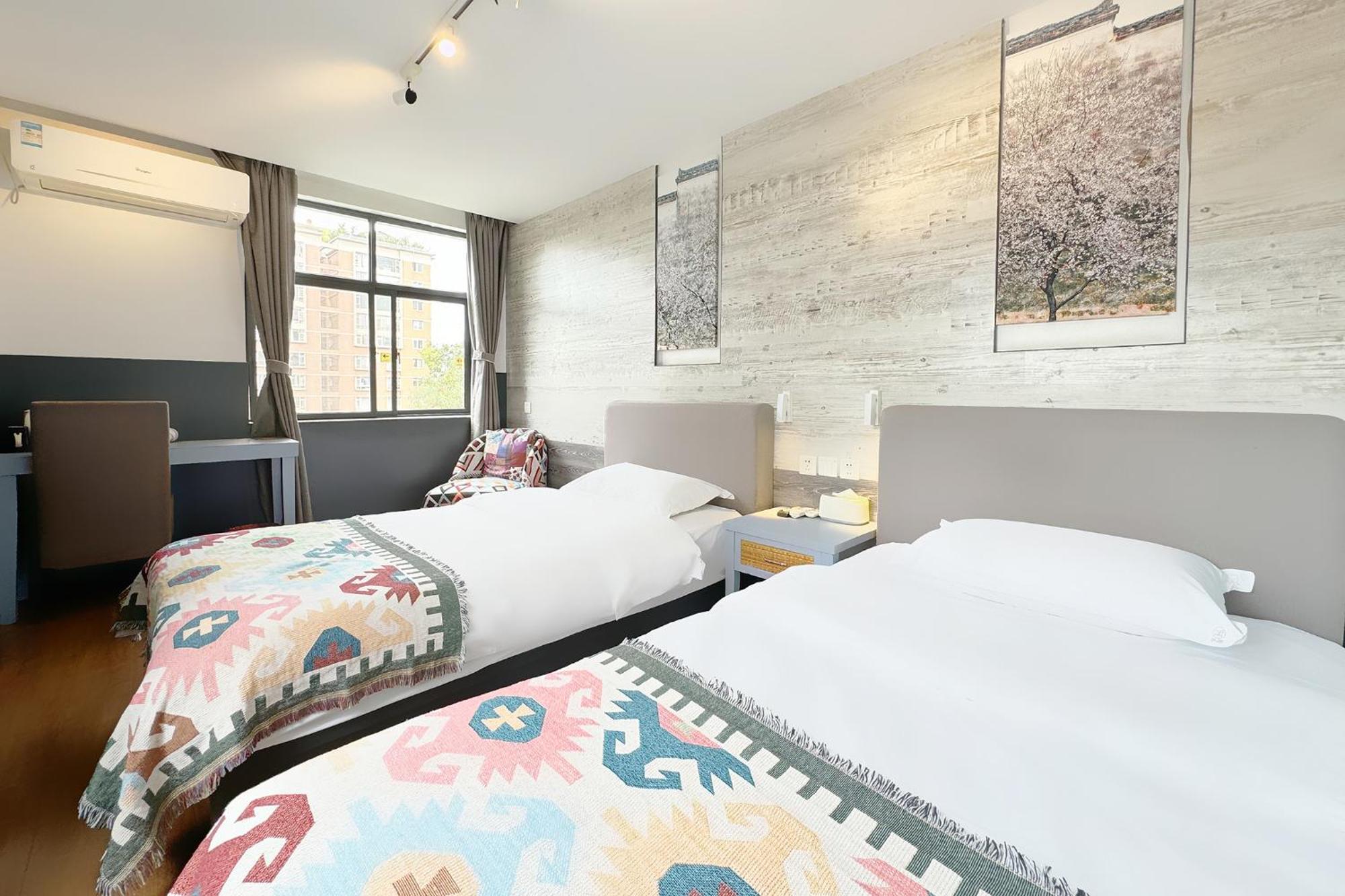 Kunming Upland International Youth Hostel Near The City Center ,2 Mins Walk To The Subway, 2 Mins Walk To The Green Lake, Close To Yuan Tong Temple, Old Street, Yunnan University, Convenient Payment And Visa Cards Are Accepted Exterior foto