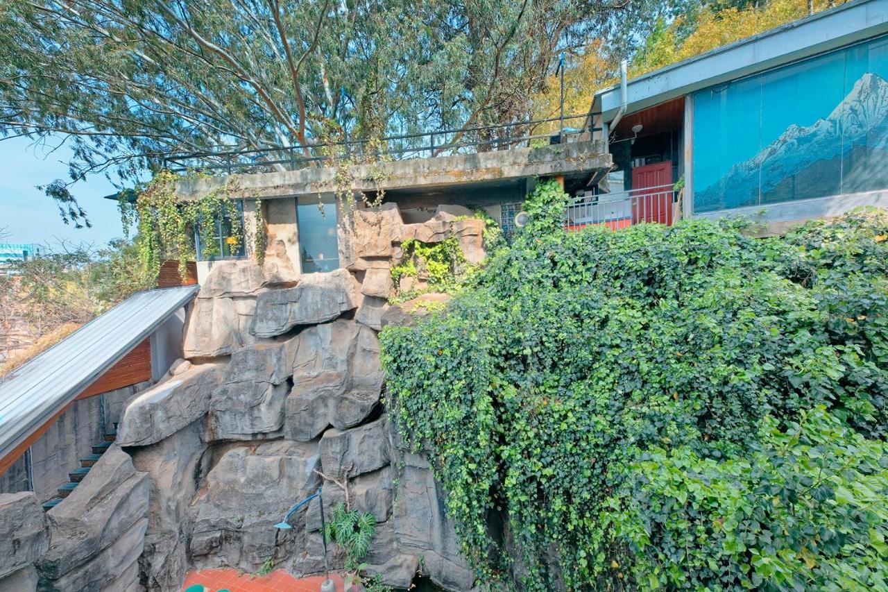 Kunming Upland International Youth Hostel Near The City Center ,2 Mins Walk To The Subway, 2 Mins Walk To The Green Lake, Close To Yuan Tong Temple, Old Street, Yunnan University, Convenient Payment And Visa Cards Are Accepted Exterior foto